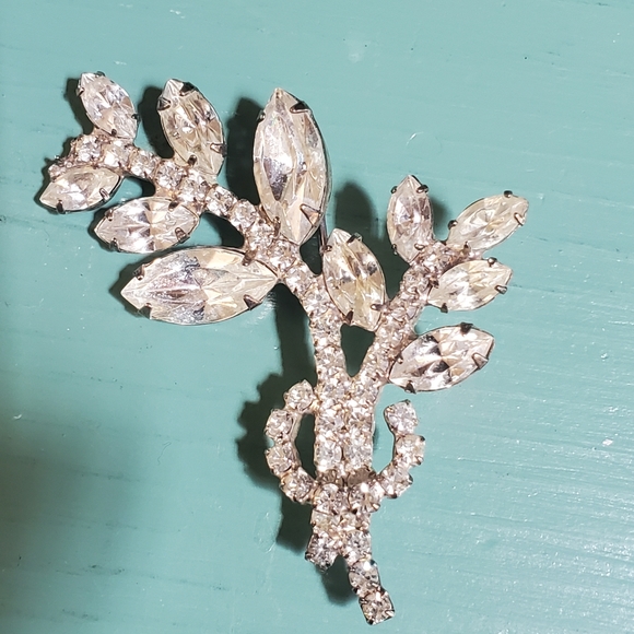 None Jewelry - Vintage Rhinestone Brooch